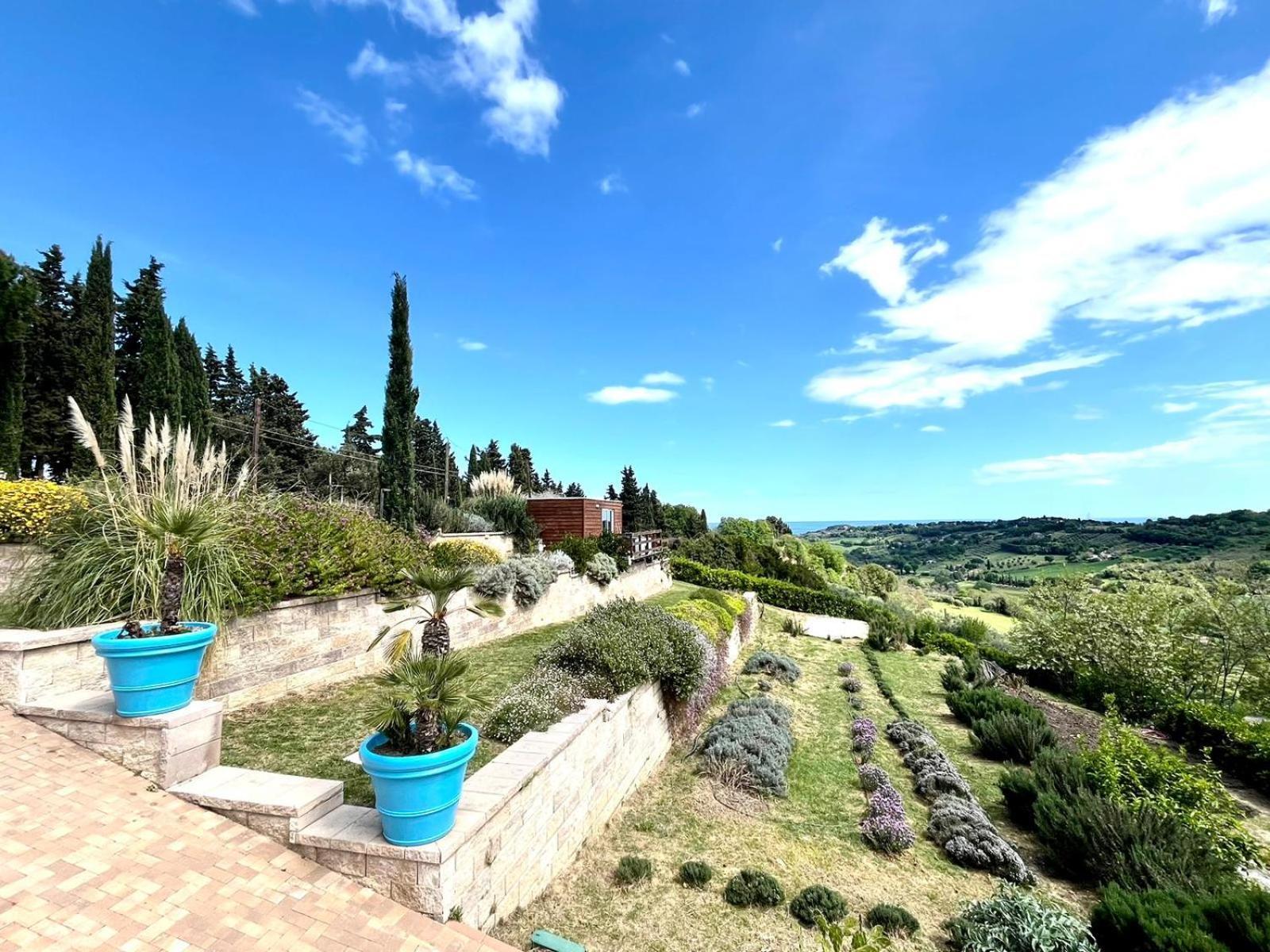 Villa Silvio Civitanova Alta Exteriör bild
