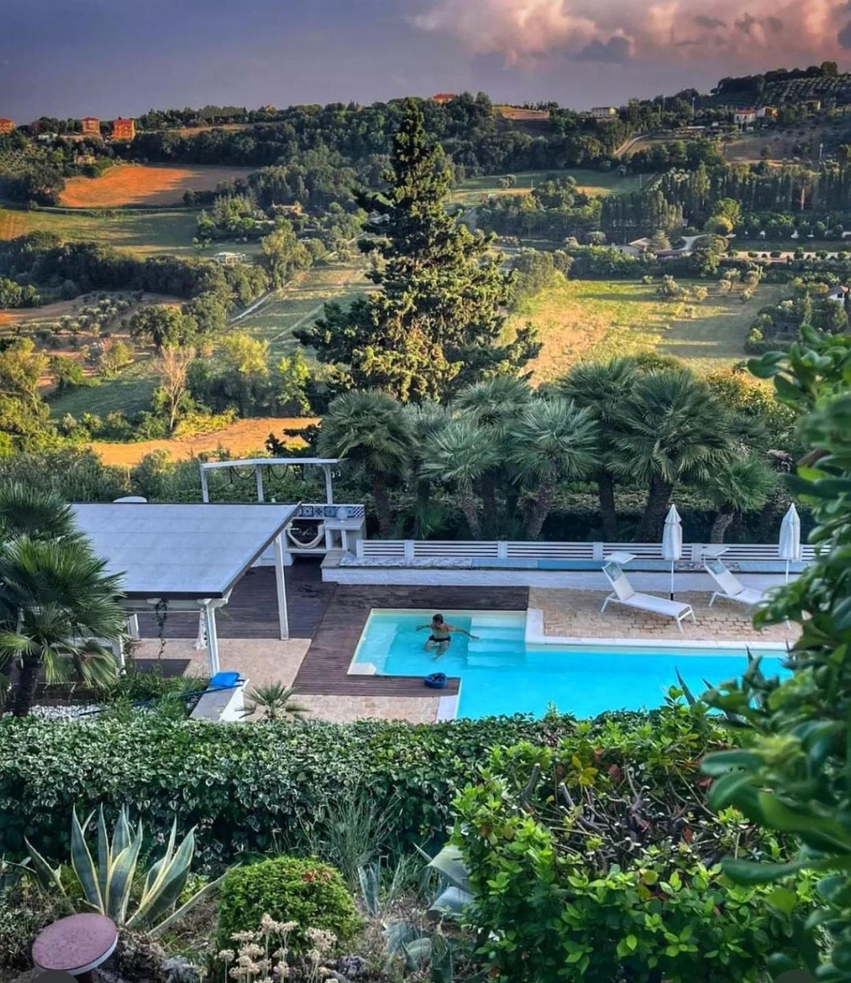Villa Silvio Civitanova Alta Exteriör bild