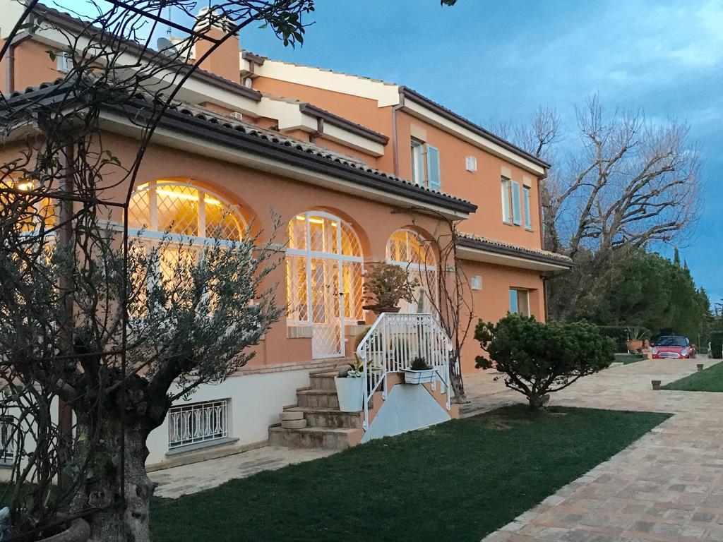 Villa Silvio Civitanova Alta Exteriör bild